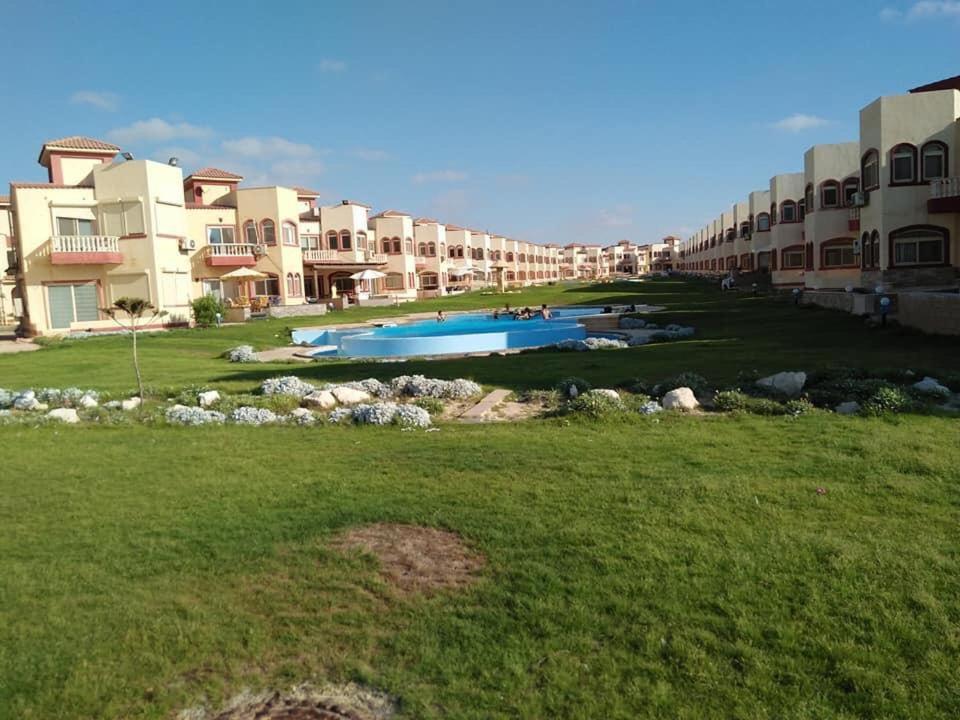 Brand New Renovated Cheerful 3-Bedroom Villa With 6 Pools Family Only- Perla Marina Kilo 85 El-Alameyn Dış mekan fotoğraf